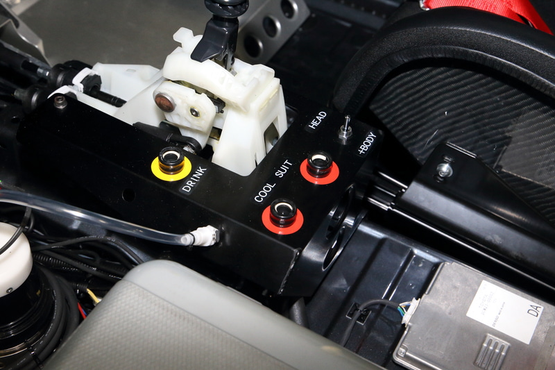 GRヤリスのコクピット。耐久レースへ向けた装備が施されている