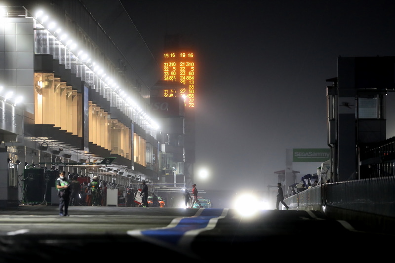 各車夜間のテスト走行も実施