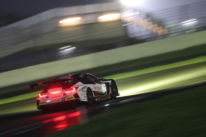 各車夜間のテスト走行も実施