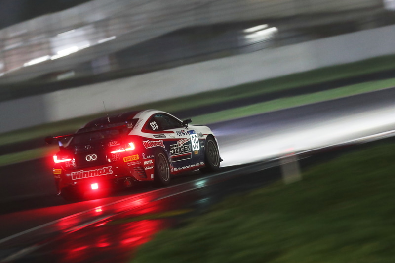 各車夜間のテスト走行も実施