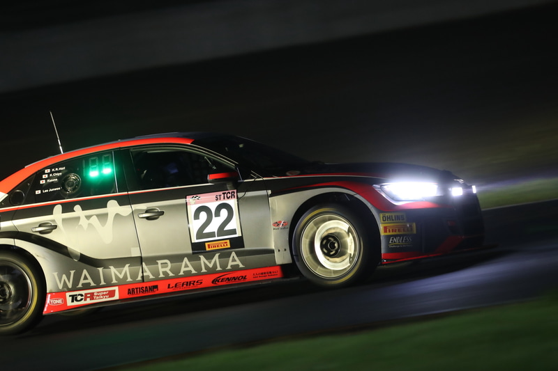 各車夜間のテスト走行も実施