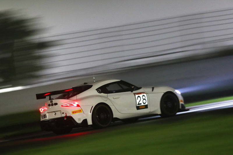 各車夜間のテスト走行も実施