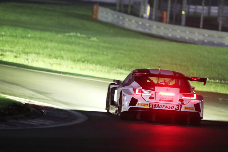 各車夜間のテスト走行も実施