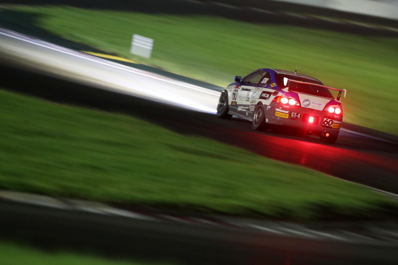 各車夜間のテスト走行も実施