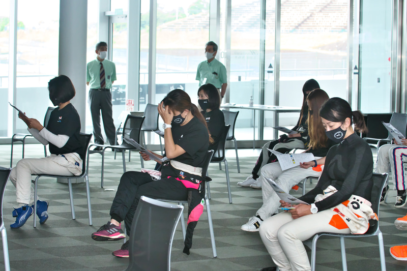 ブリーフィングや会場のようす