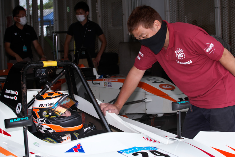 ブリーフィングや会場のようす