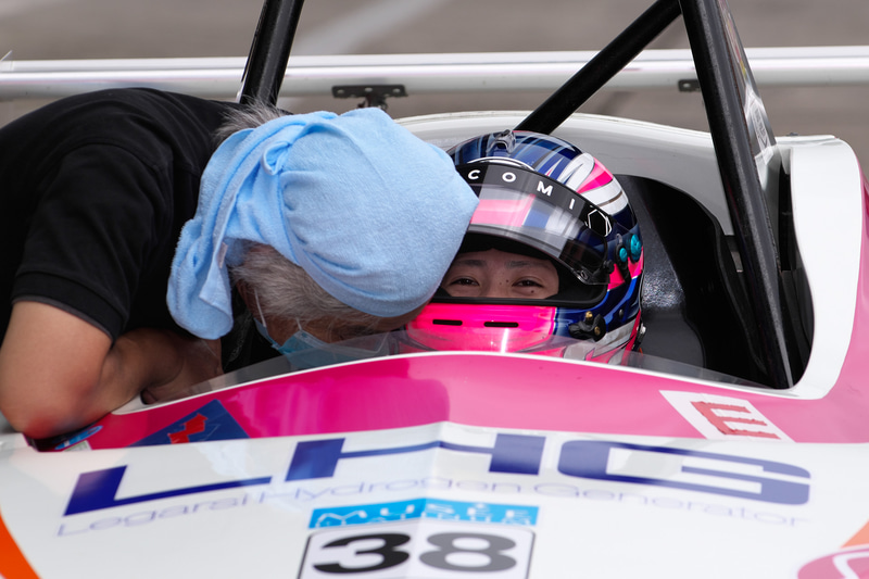 ポールポジションを獲得した#38 Ms.Legarsi with YLT VITAの三浦愛選手