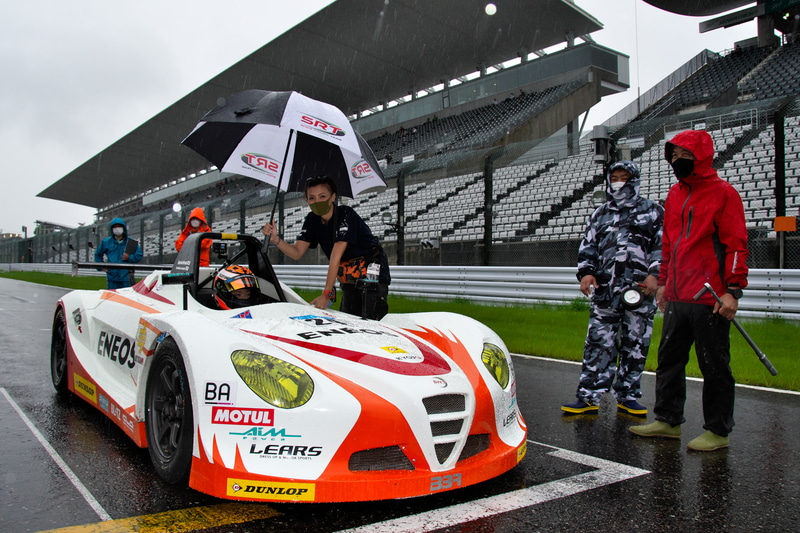 15時45分からスタートする決勝レース前から雨模様