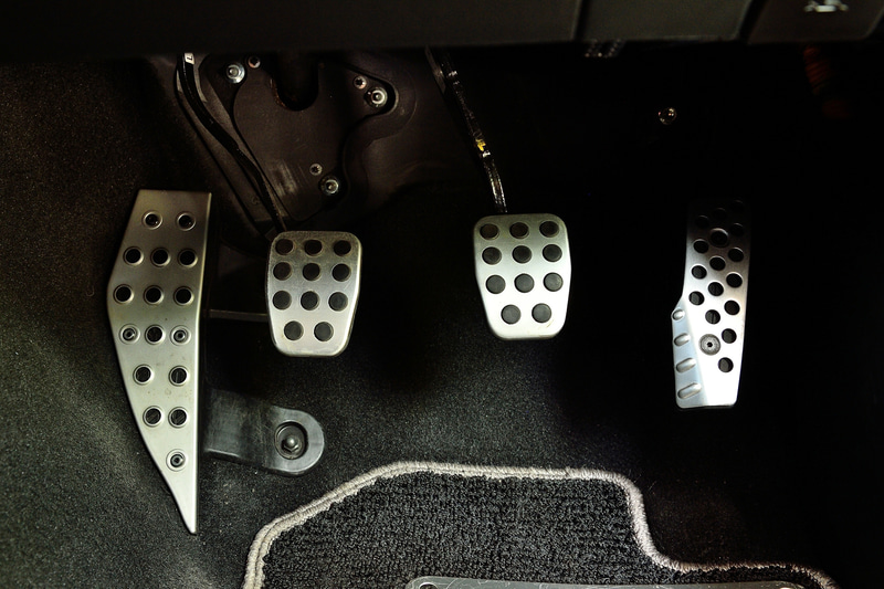 SPIRIT Rのインテリア。トランスミッションは6速MT