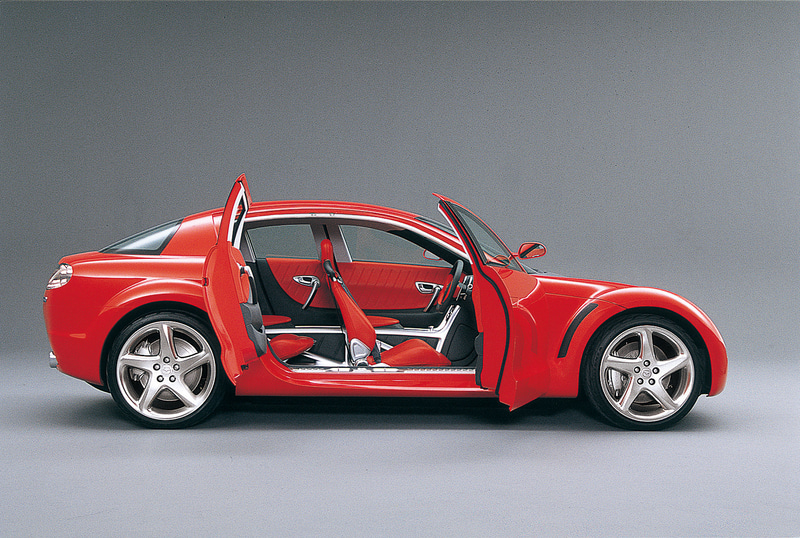 1999年の東京モーターショーに出展されたコンセプトカー「RX-EVOLV」