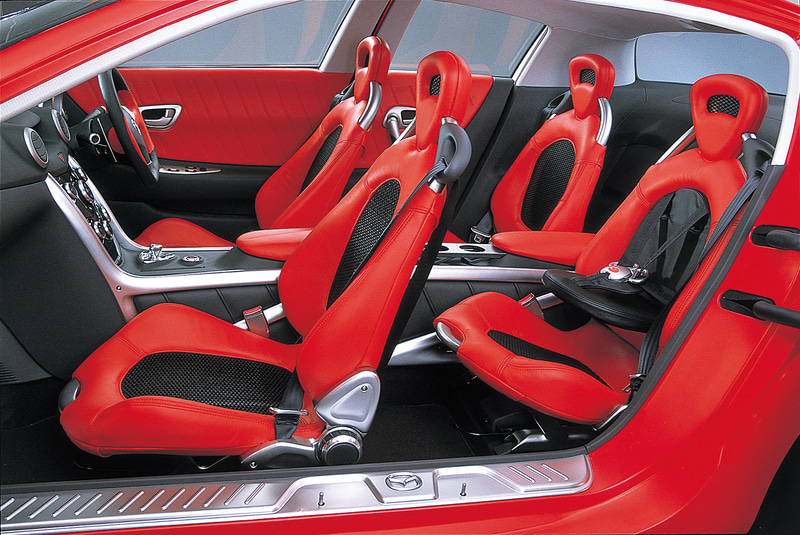 1999年の東京モーターショーに出展されたコンセプトカー「RX-EVOLV」