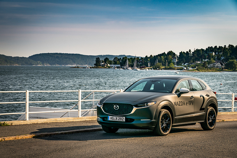 外観が「CX-30」のプロトタイプEV「e-TPV」