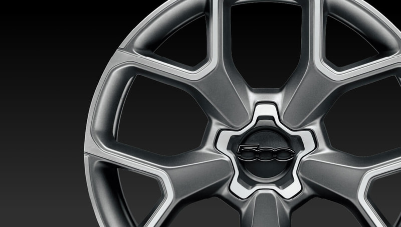 専用エクステリアを採用する500X スポーツ