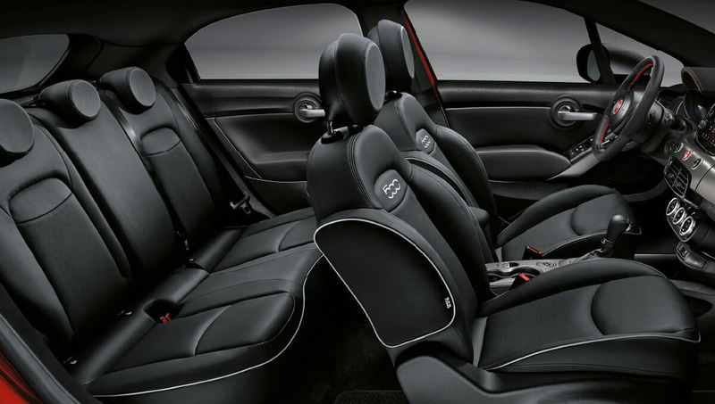 ブラックレザーを用いたシート