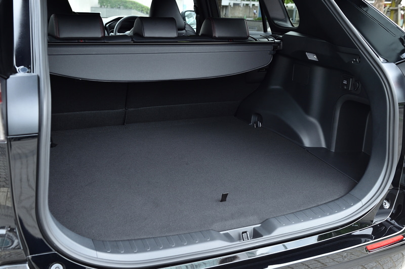ラゲッジ要領はVDA法で490Lを確保。9.5インチのゴルフバッグを4個搭載できる