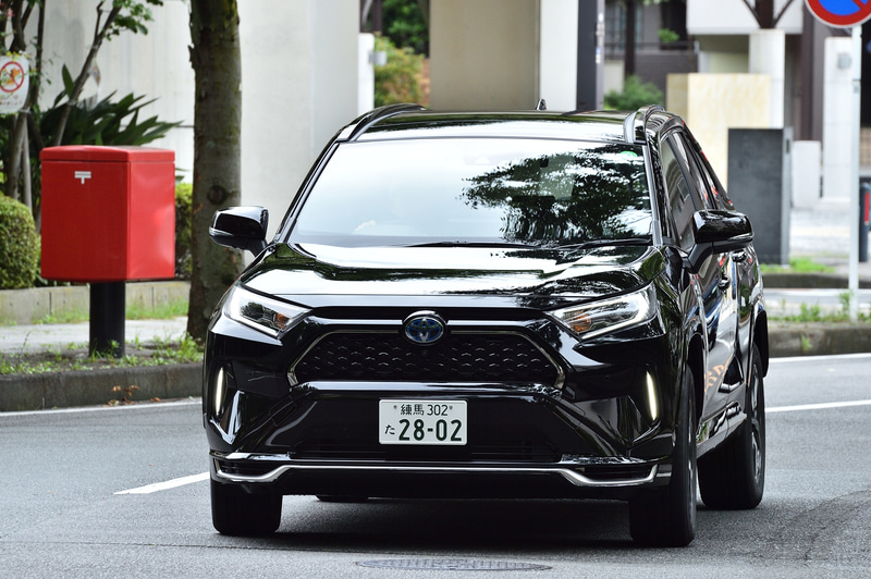 走行中はEV走行がほとんどの割合を占め、エンジンが稼働する場面は高速道路の合流などでアクセルを強く踏み込んで加速をする場面ぐらい