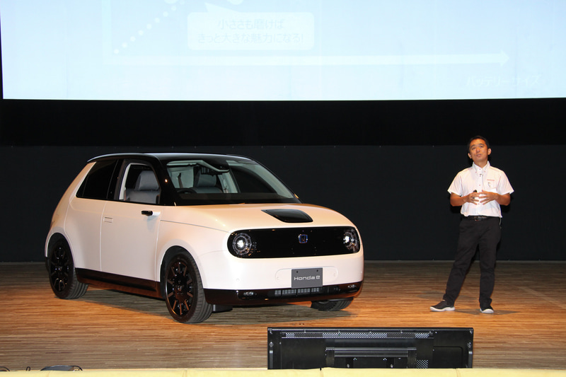 本田技研工業株式会社 「Honda e」開発責任者の一瀬智史氏が車両概要について説明