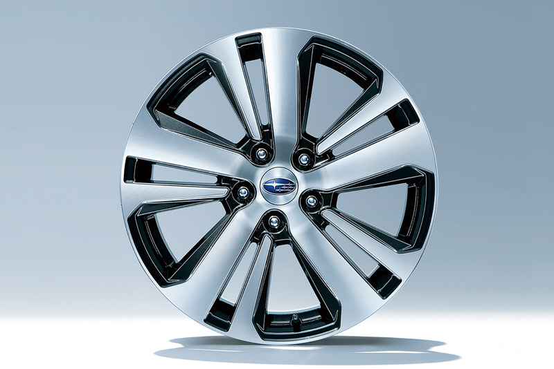 Limitedの18インチアルミホイール（ダークグレーメタリック塗装＋切削光輝）