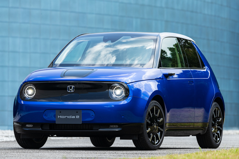 プレミアムクリスタルブルー・メタリック