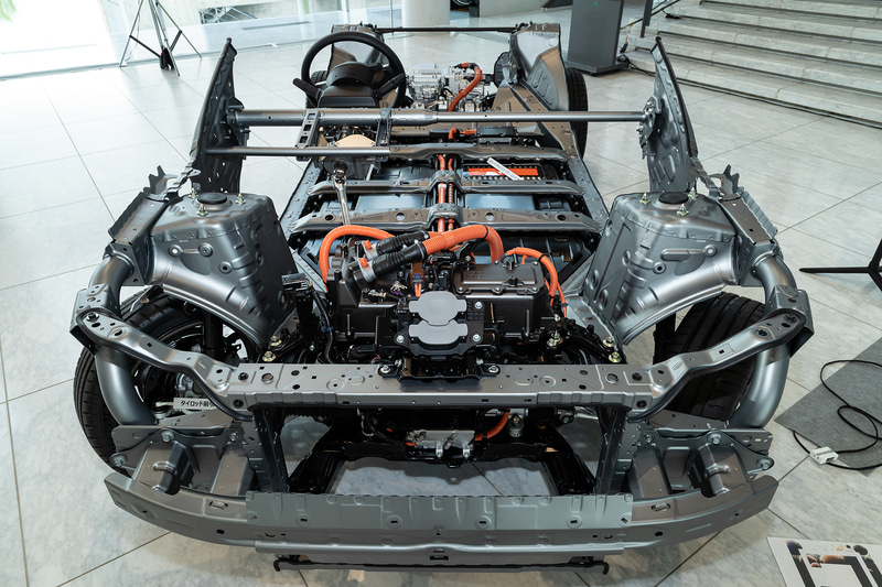 フロントには充電ポートとコントロールユニット