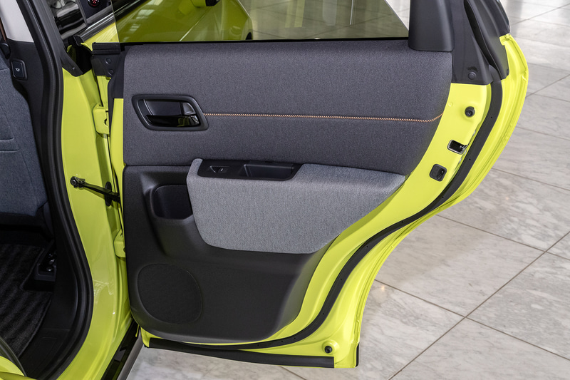 リアドアのドアトリム