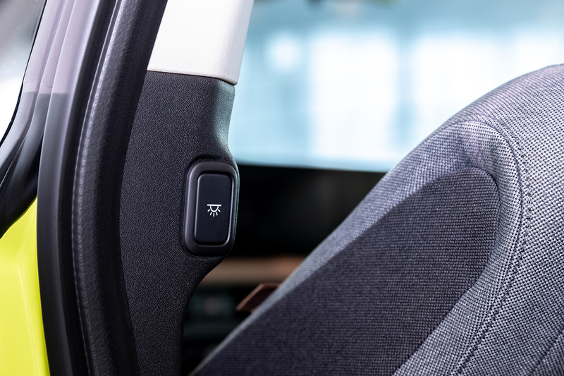 スイッチはBピラーに