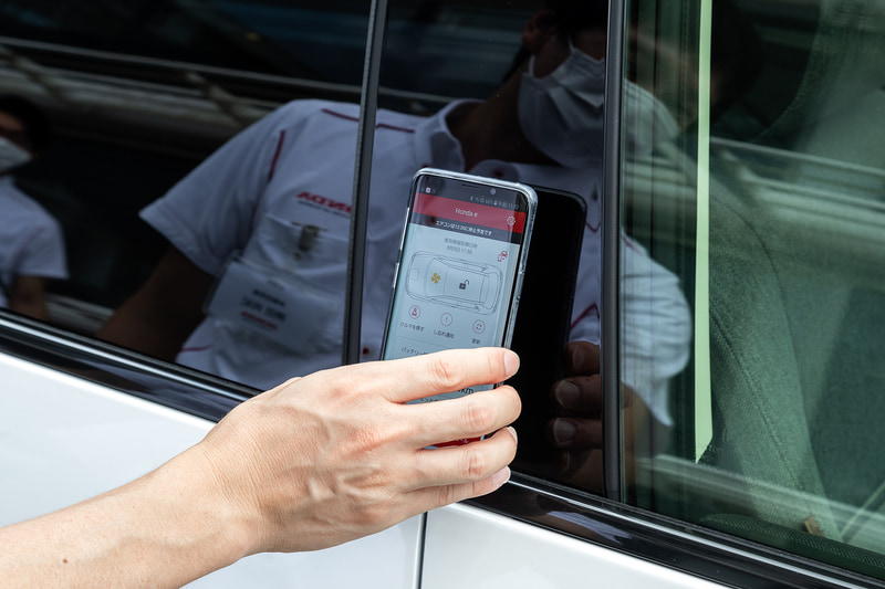 NFCを使ってドアのロック、アンロックが可能