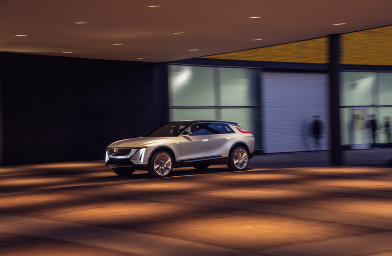 新型リリックは後輪駆動（RWD）モデルとともに、オプションでAWDモデルも用意