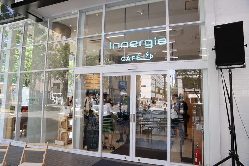併設するカフェ「Innergie CAFE」