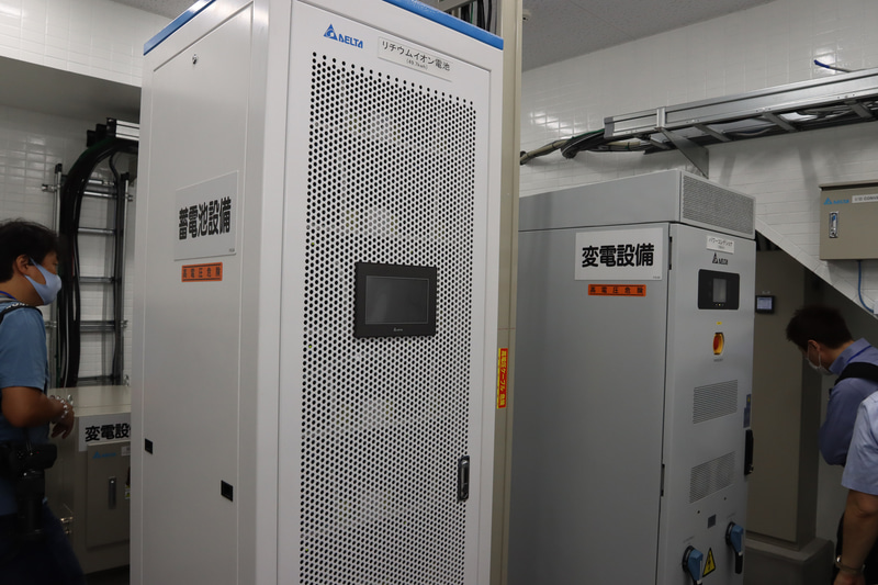 蓄電池もデルタ電子製。リチウムイオン電池で49.7kwh