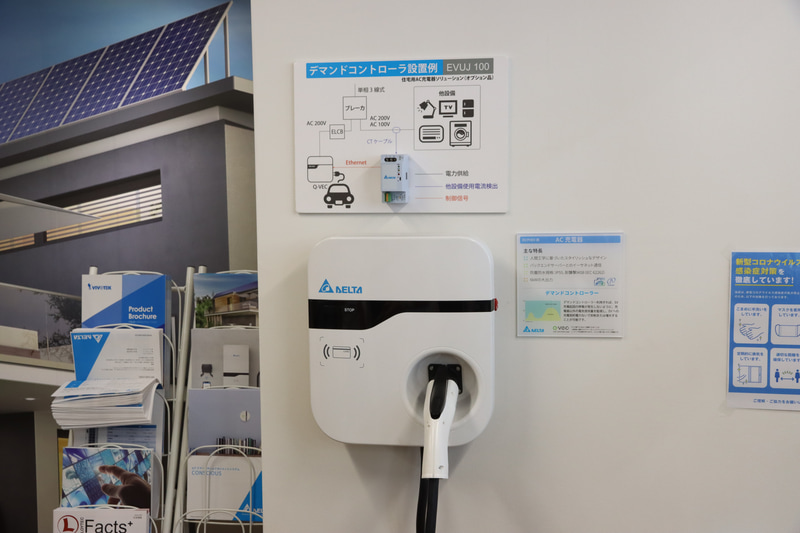 ショールーム。デルタ電子の製品の紹介がされる
