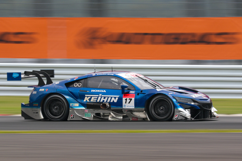 GT500クラスは、2位もホンダ NSX-GTの17号車 KEIHIN NSX-GT（塚越広大/ベルトラン・バゲット組、BS）となり、NSX-GT勢の好調さを印象づけた