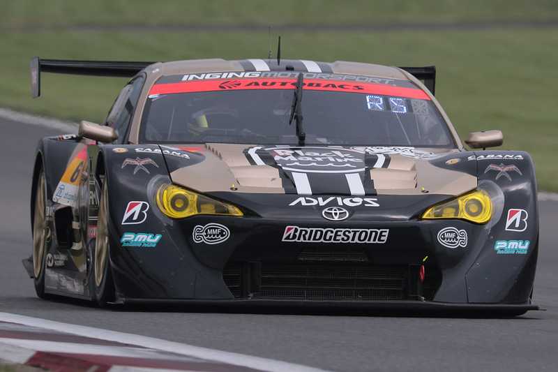 GT300のポールポジションは6号車 ADVICS muta MC86（阪口良平/小高一斗、BS）