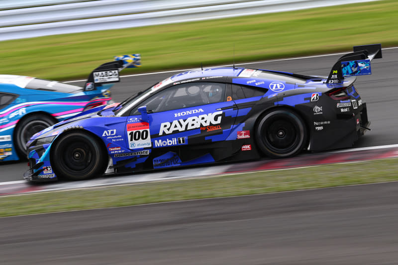 100号車 RAYBRIG NSX-GT（山本尚貴/牧野任祐組）は後半激しい争いを繰り広げた。12号車のタイム加算で最終的に5位に