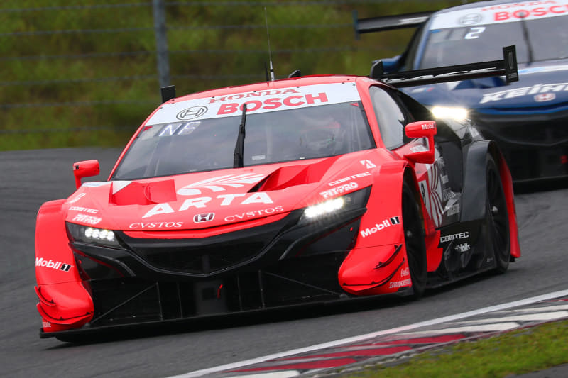 8号車と17号車のNSX-GT勢同士の争い