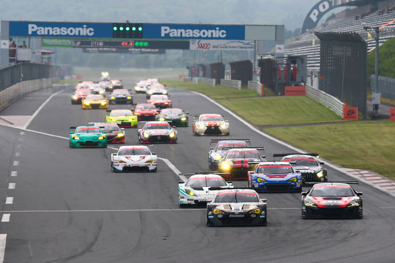 GT300クラスのスタートシーン
