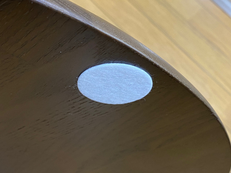 底面はフラット形状でフェルトパッド付き