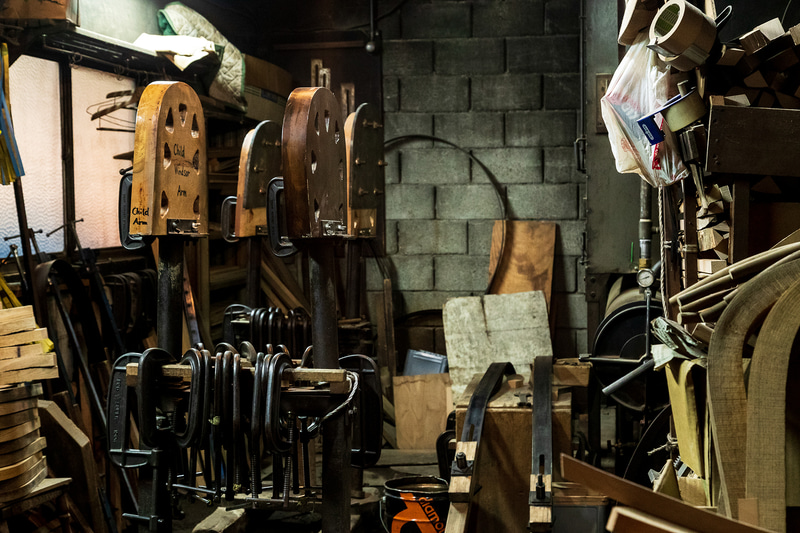 <a href="http://matsumin.com/" class="n" target="_blank">株式会社松本民芸家具</a>の工房を特別に見学させていただいた。松本民芸家具ではミズメザクラなど日本で育った木を材料として使用するのが特徴で、長年の使用に耐え、使い込むことによって美しさが出るという