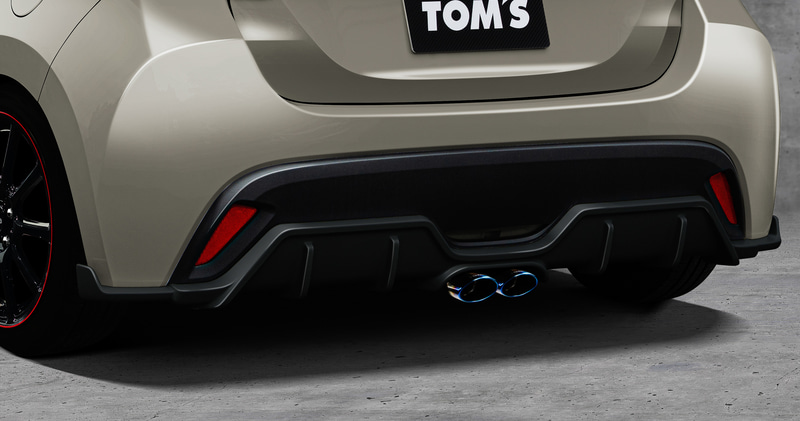 「リヤアンダーディフューザー」はFRP素地6万6000円（税別）、塗装済み9万6000円（税別）