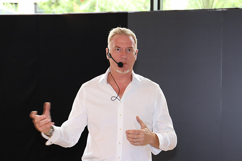 アストンマーティン副社長兼チーフ・クリエイティブ・オフィサーであるマレク・ライヒマン氏