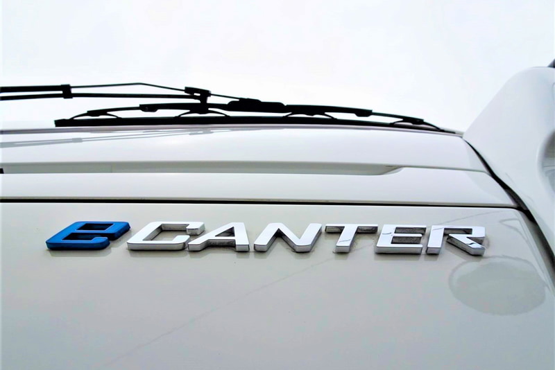 駆動用バッテリーは370V/13.8kWhのリチウムイオンバッテリーを6個搭載。普通充電のほかチャデモ方式に準拠した急速充電にも対応する