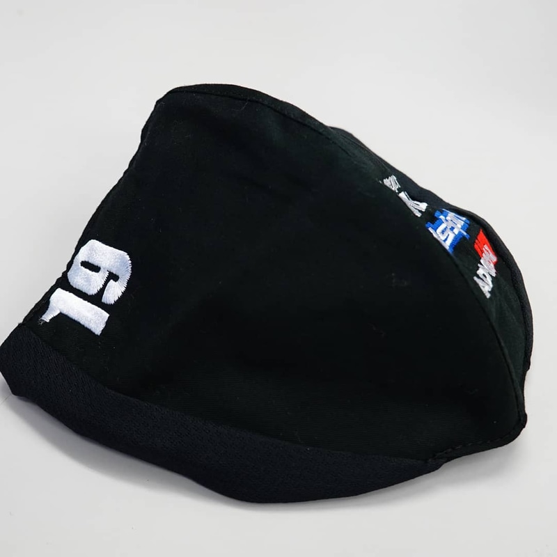 マスクに入っているロゴはすべて刺繍