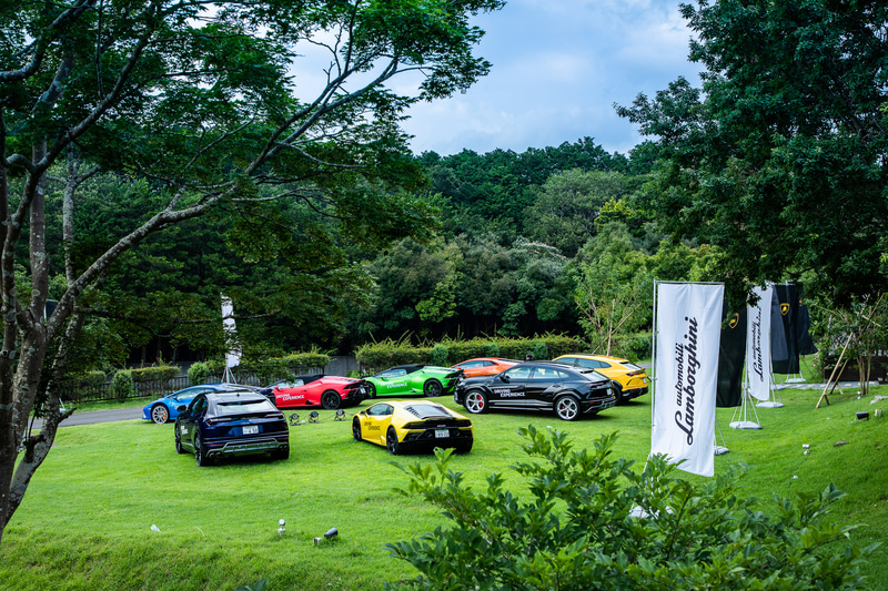 会場ではウラカン EVO RWD、ウルスが展示されるとともに、歴代ランボルギーニの写真も飾られるなど、ランボルギーニ一色に