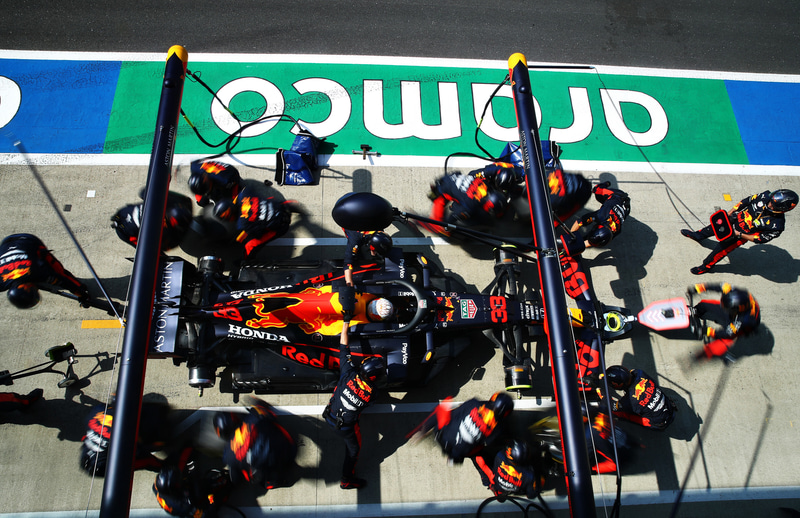 マシンのピットストップにチャレンジできる「Red Bull Pit Stop Challenge」