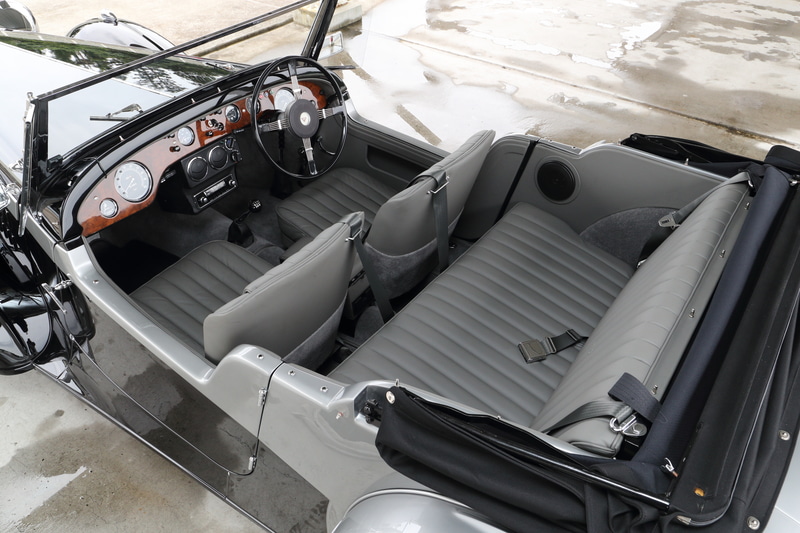 バンデン・プラ・ツアラーには4人が座れるしっかりとしたシートが用意されている