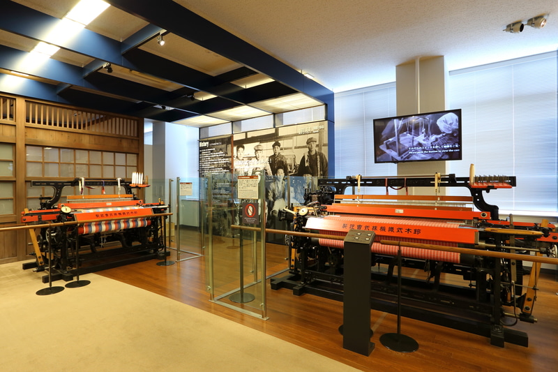 織機関連だけでも16台もの展示があり、貴重な1910年代の製品もあります