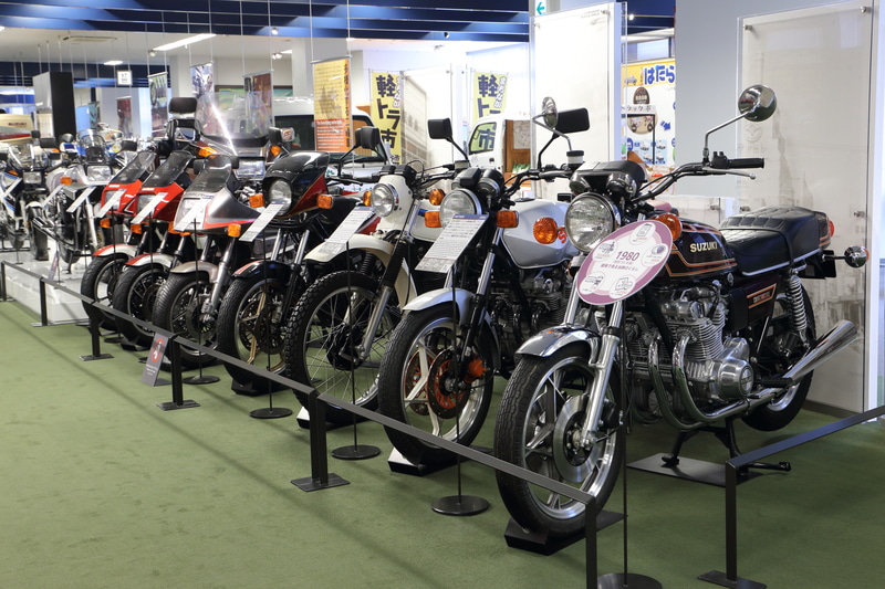 所狭しと並べられた2輪車たち