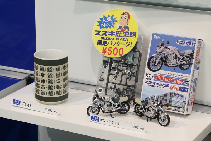 オリジナルグッズは1階にて