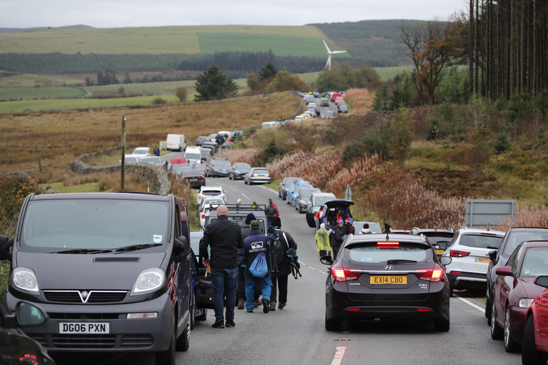 左からラリージャパン（日本）、ウェールズラリーGB（イギリス）、ラリースウェーデン。観戦ポイントまでの徒歩移動は時として距離が長かったり、道が険しかったりとさまざまですが、これも観戦の一部として楽しんでしまいましょう
