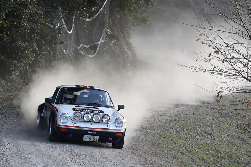 セントラルラリーでは一部グラベル（非舗装路）があったのでちょっと違った感じの撮影ができました